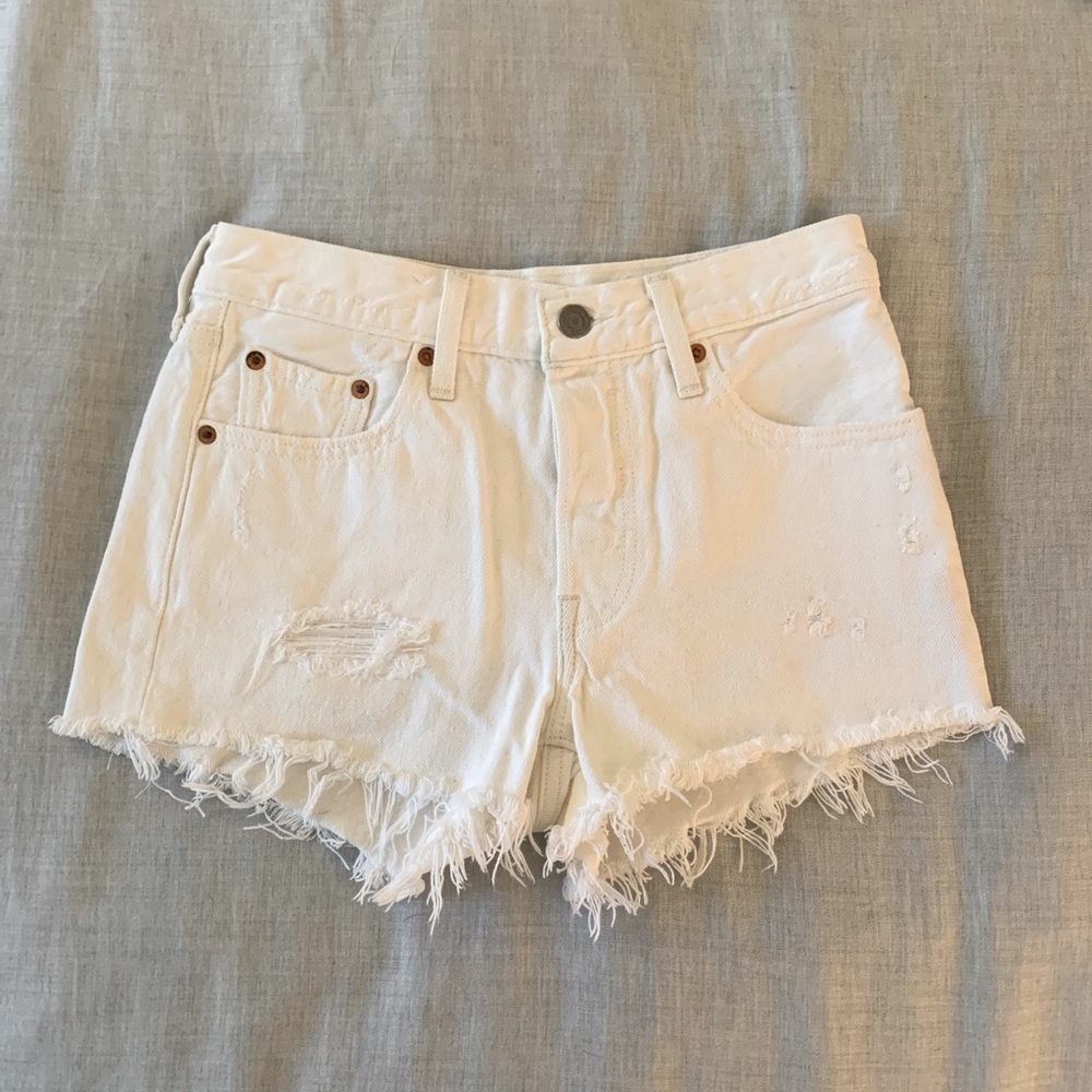White Levi’s 501 shorts